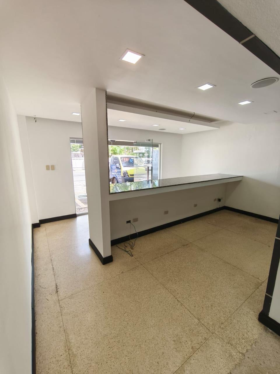 Alquilo Local Comercial en Naco