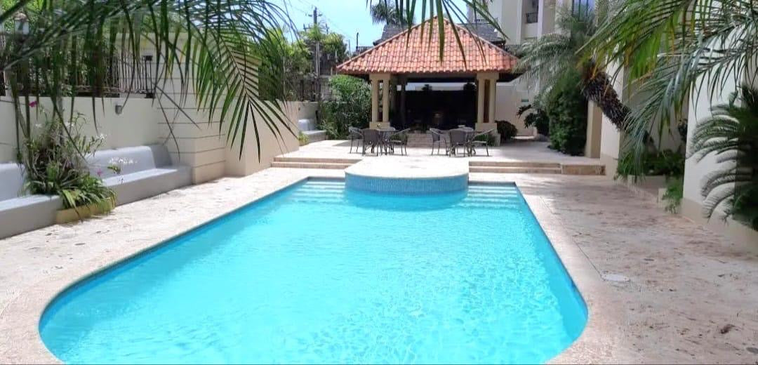 Alquilo apartamento en la Av. Anacaona