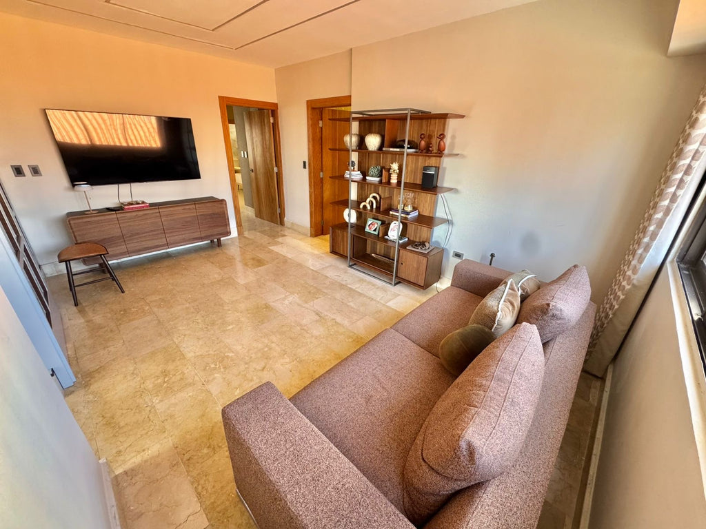 Espectacular Penthouse de 4 Habitaciones con Vista al Mar Urbanización Real