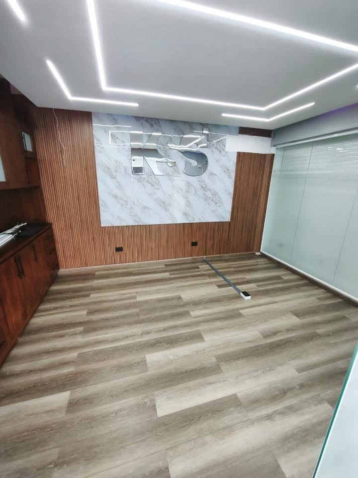 Alquilo Local Comercial 
Av. Rómulo Betancourt