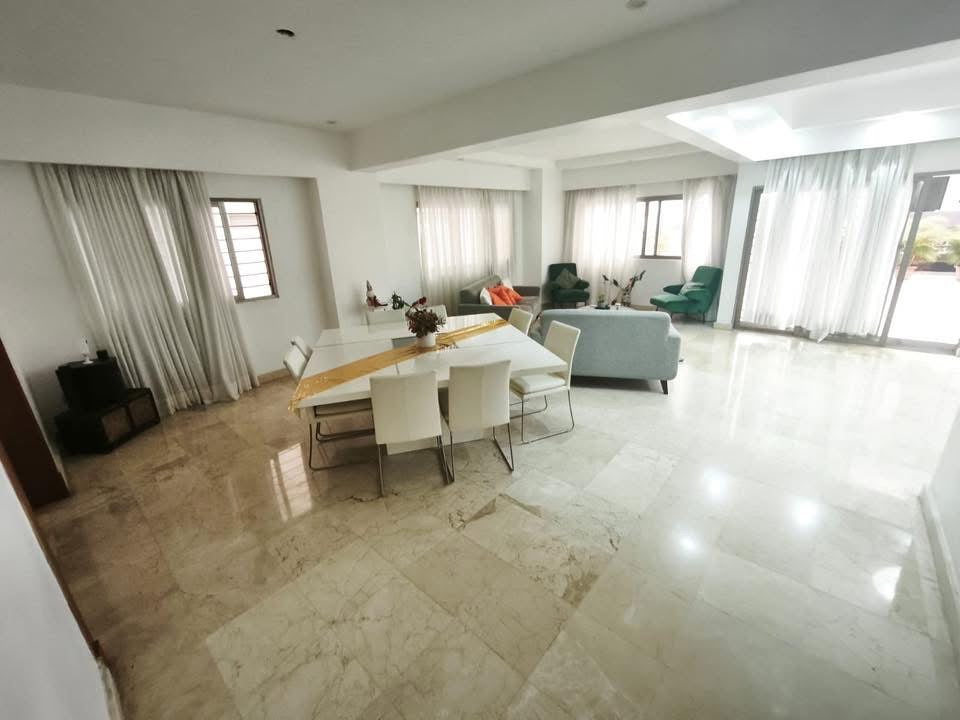 Vendo apartamento en Naco 2da con terraza con ubicación estratégica con salida Rápida a la próximo 27 de Febrero Av. Tiradentes