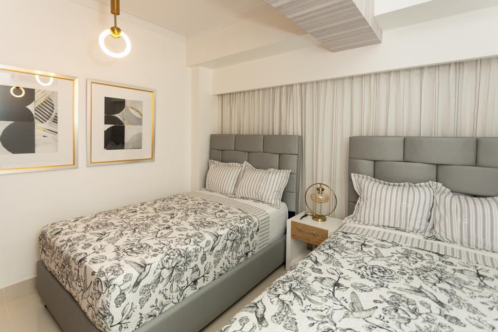 VENDO  APARTAMENTO
ENSANCHE NACO