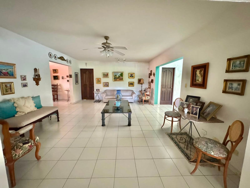 CASA EN VENTA EN LOS CACICAZGOS