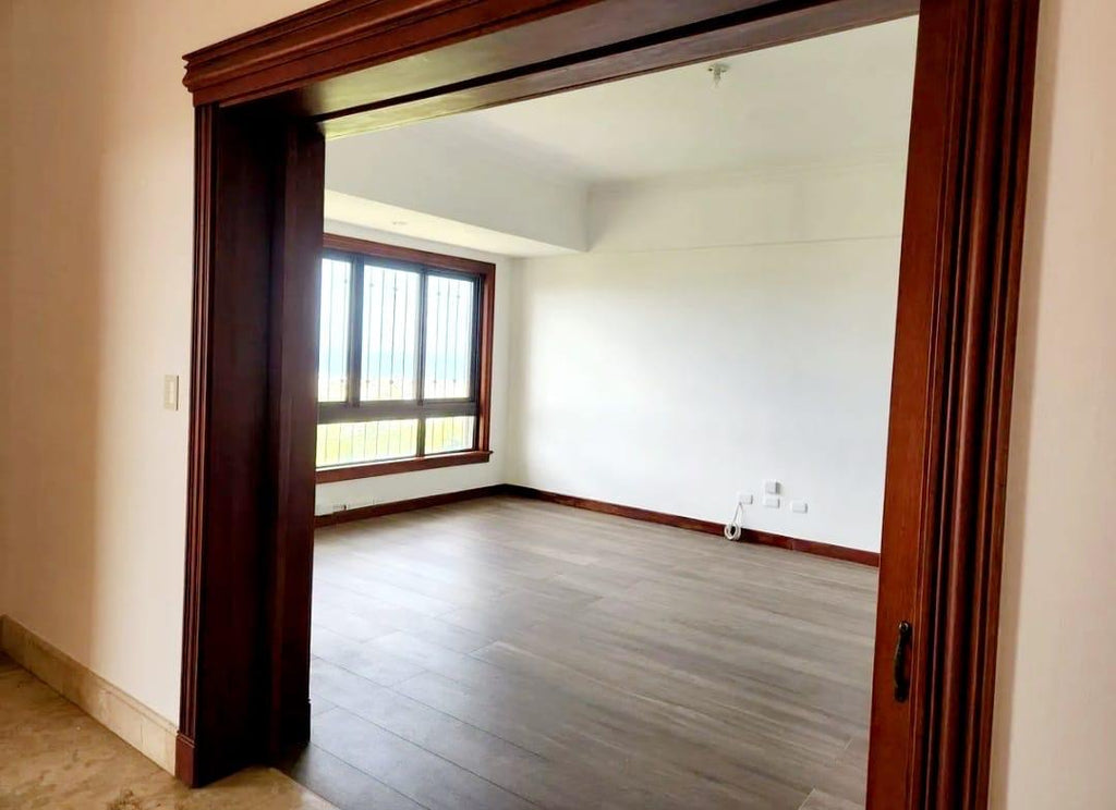 Alquilo apartamento en la Av. Anacaona