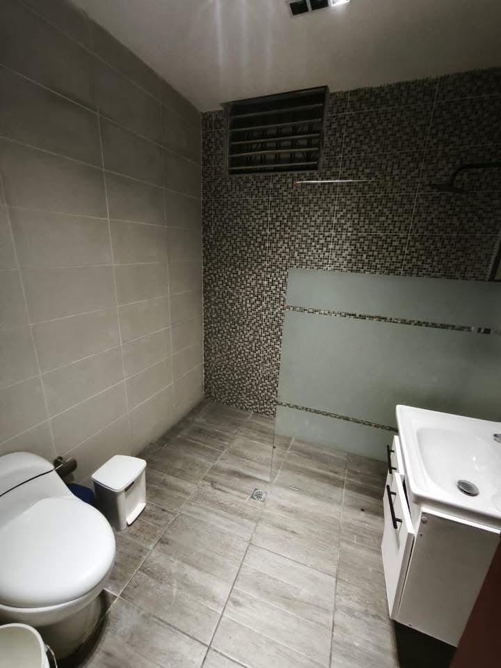 Alquilo Local Comercial 
Av. Rómulo Betancourt
