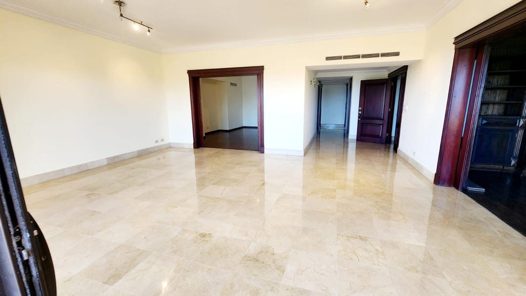 Alquilo apartamento en la Av. Anacaona