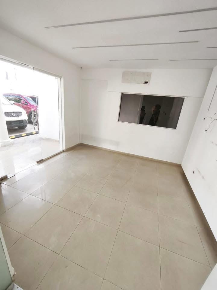 Alquilo Local Comercial 
Av. Rómulo Betancourt