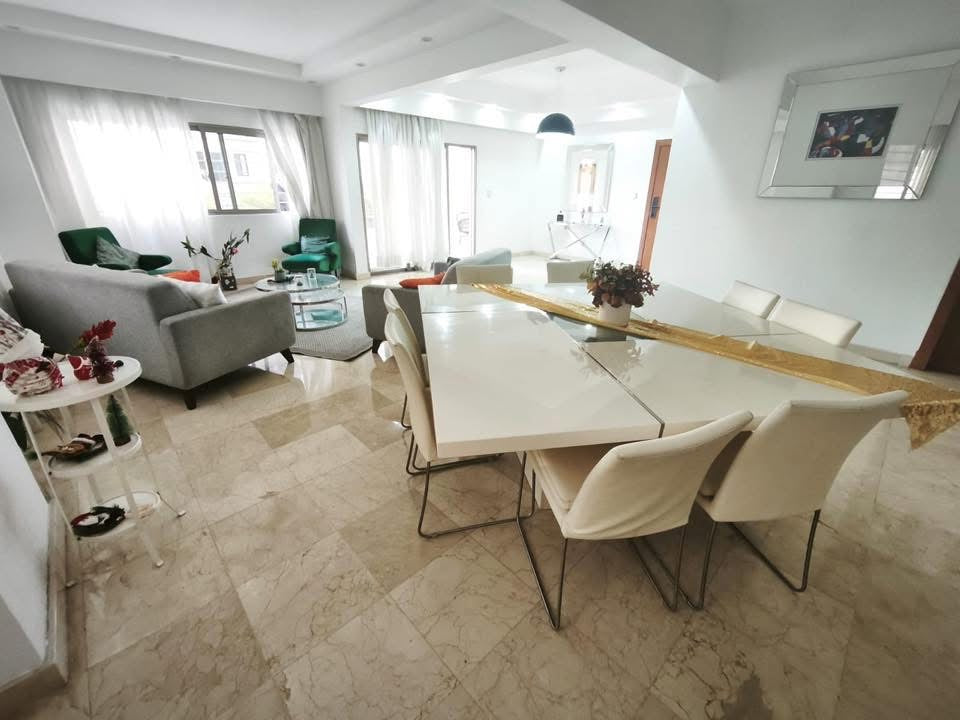 Vendo apartamento en Naco 2da con terraza con ubicación estratégica con salida Rápida a la próximo 27 de Febrero Av. Tiradentes