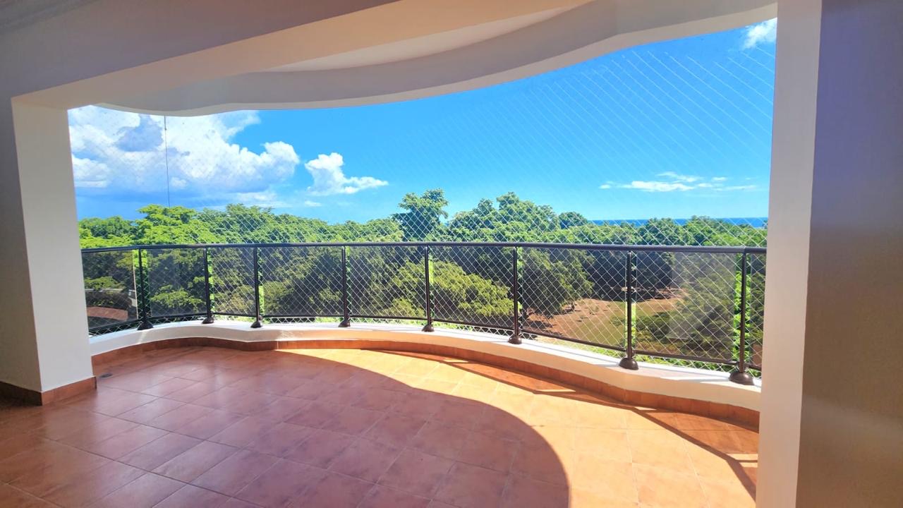 Alquilo apartamento en la Av. Anacaona