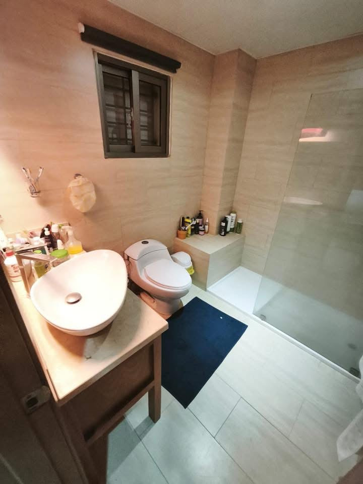 Vendo apartamento en Naco 2da con terraza con ubicación estratégica con salida Rápida a la próximo 27 de Febrero Av. Tiradentes