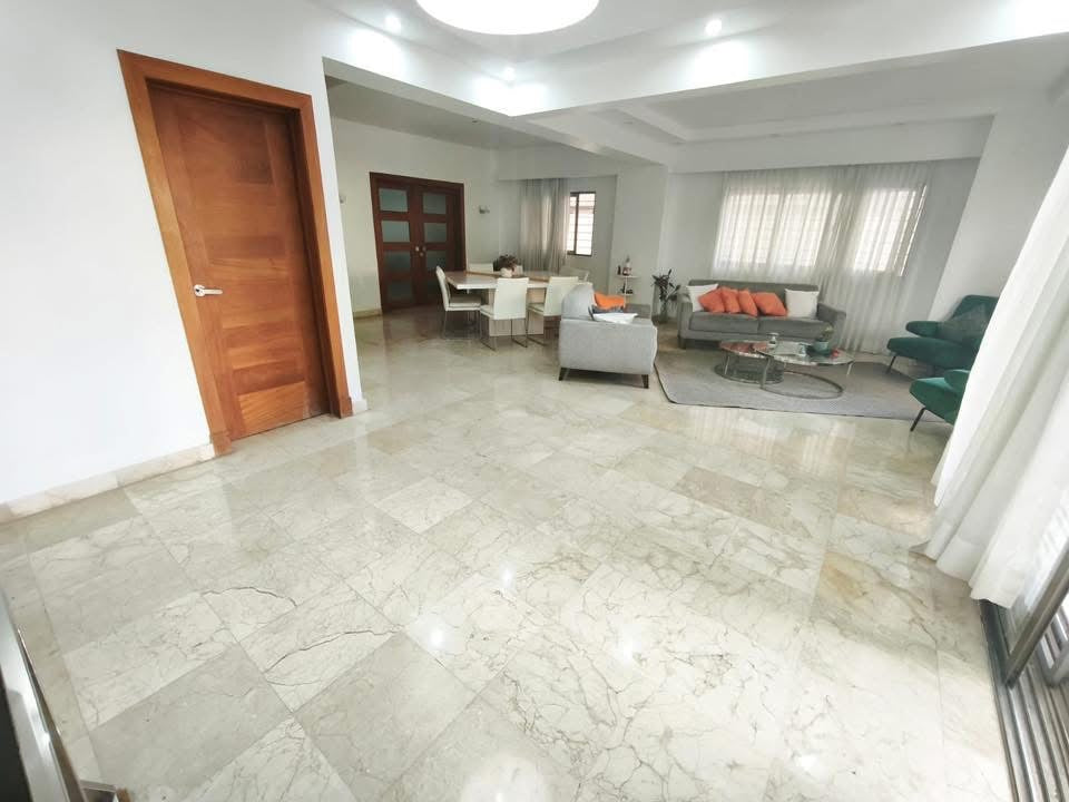 Vendo apartamento en Naco 2da con terraza con ubicación estratégica con salida Rápida a la próximo 27 de Febrero Av. Tiradentes