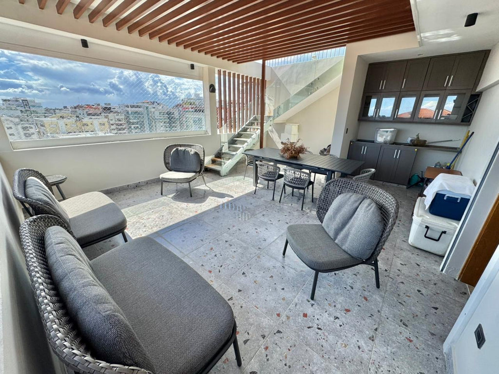 Espectacular Penthouse de 4 Habitaciones con Vista al Mar Urbanización Real