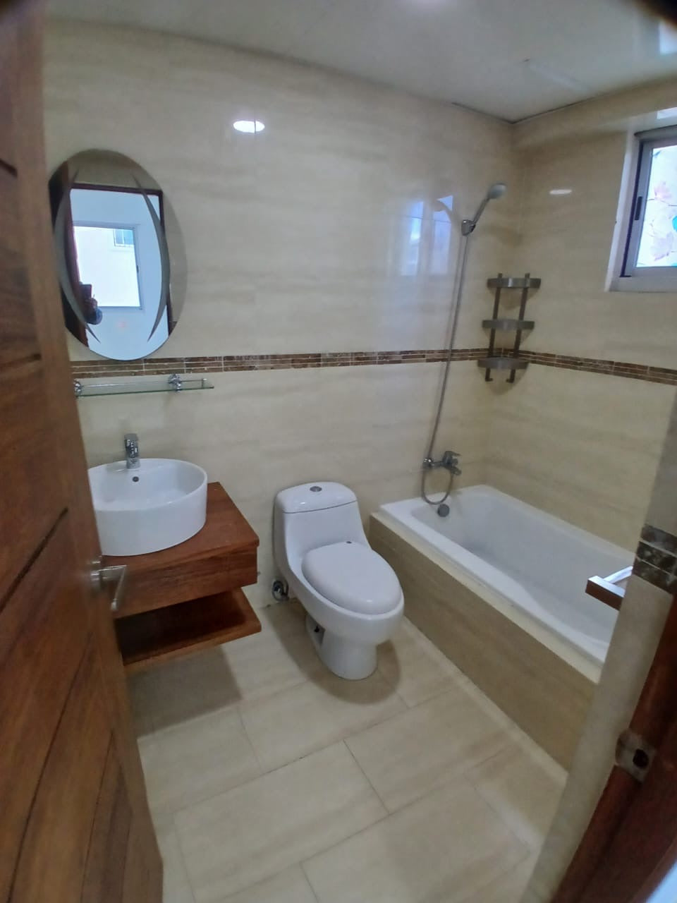 VENDO AMPLIO  APARTAMENTO EN PIANTINI