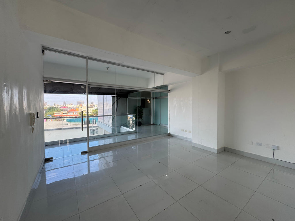 ALQUILO LOCAL EN PLAZA COMERCIAL MILLON
