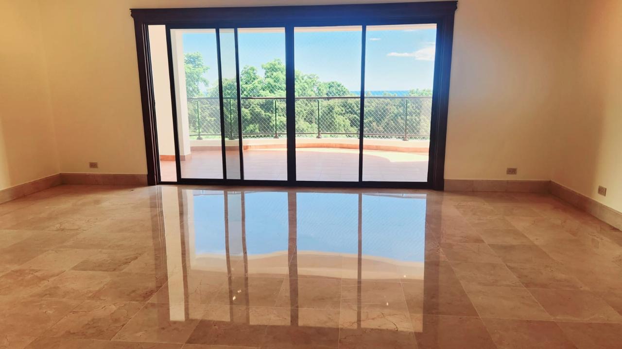 Alquilo apartamento en la Av. Anacaona