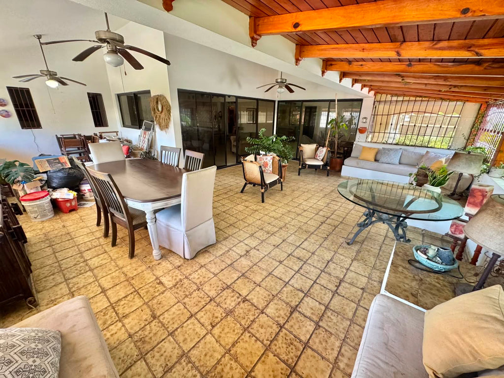 CASA EN VENTA EN LOS CACICAZGOS