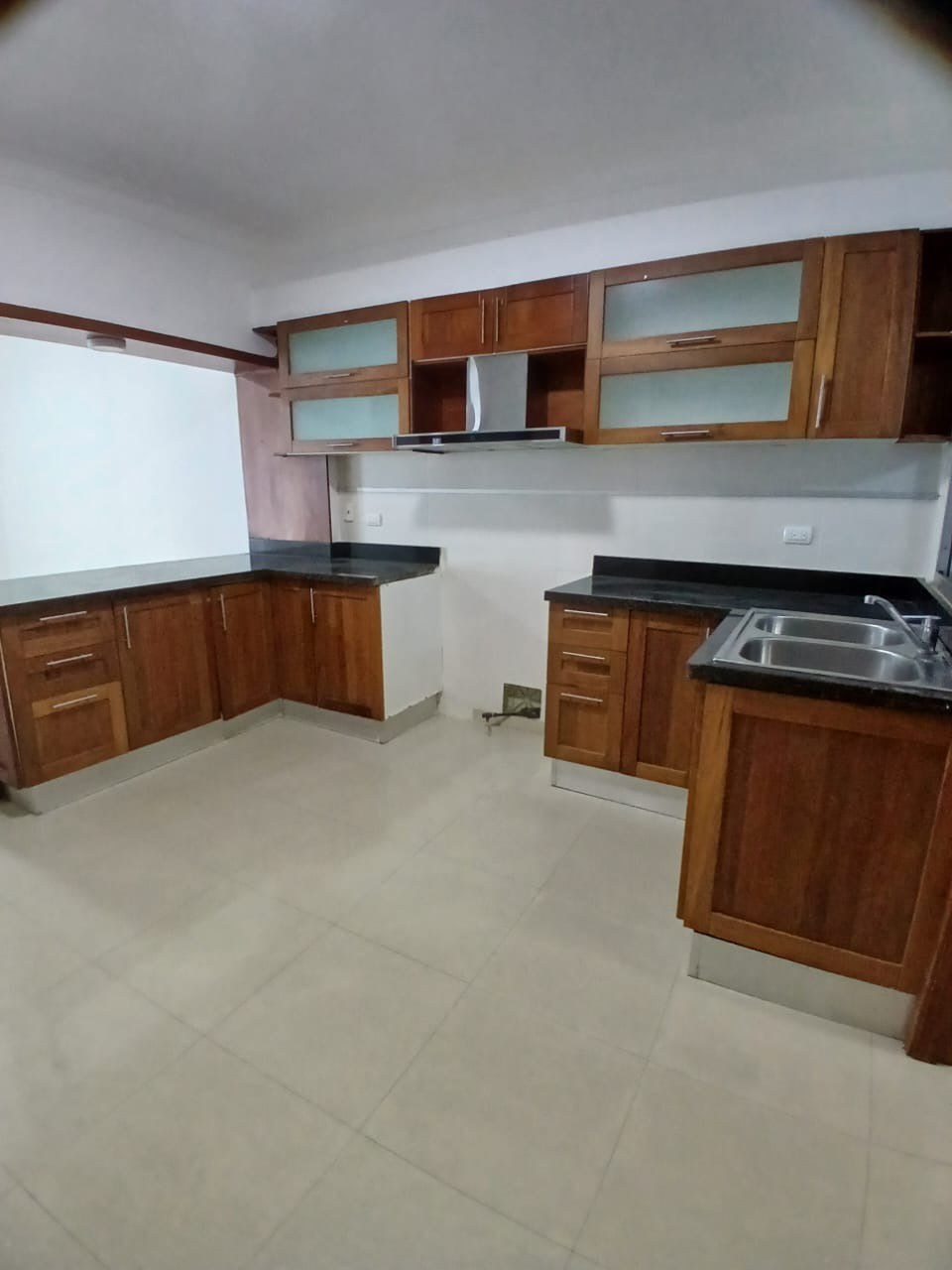 VENDO AMPLIO  APARTAMENTO EN PIANTINI