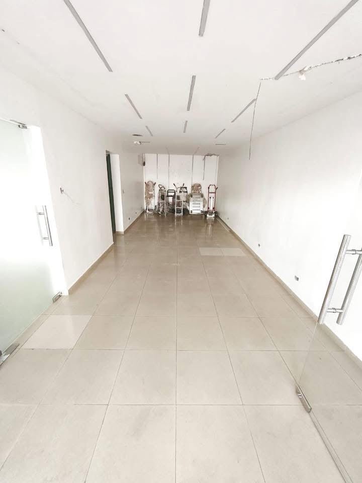 Alquilo Local Comercial 
Av. Rómulo Betancourt