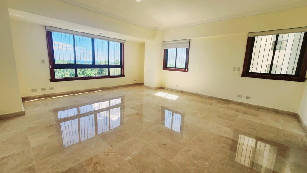 Alquilo apartamento en la Av. Anacaona