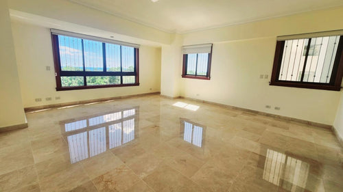 Alquilo apartamento en la Av. Anacaona