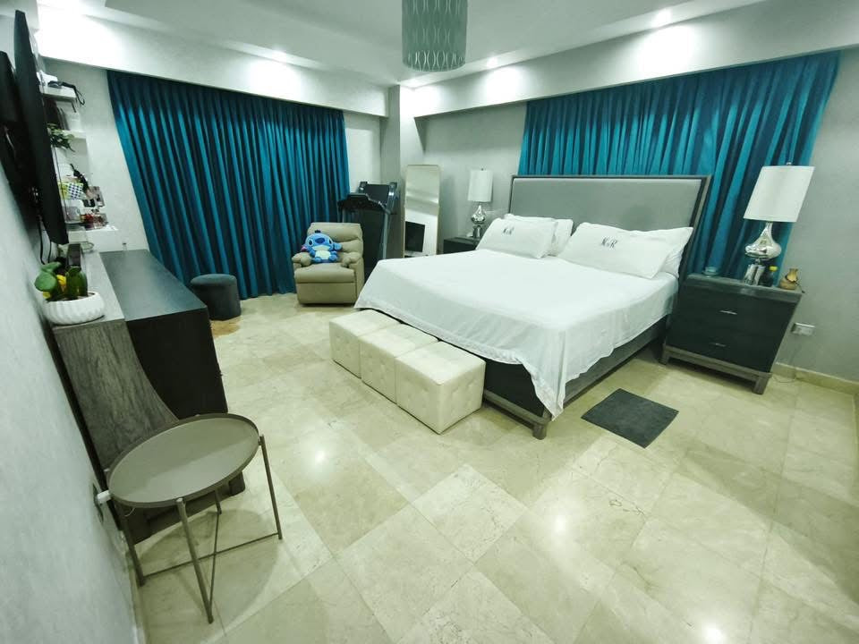 Vendo apartamento en Naco 2da con terraza con ubicación estratégica con salida Rápida a la próximo 27 de Febrero Av. Tiradentes