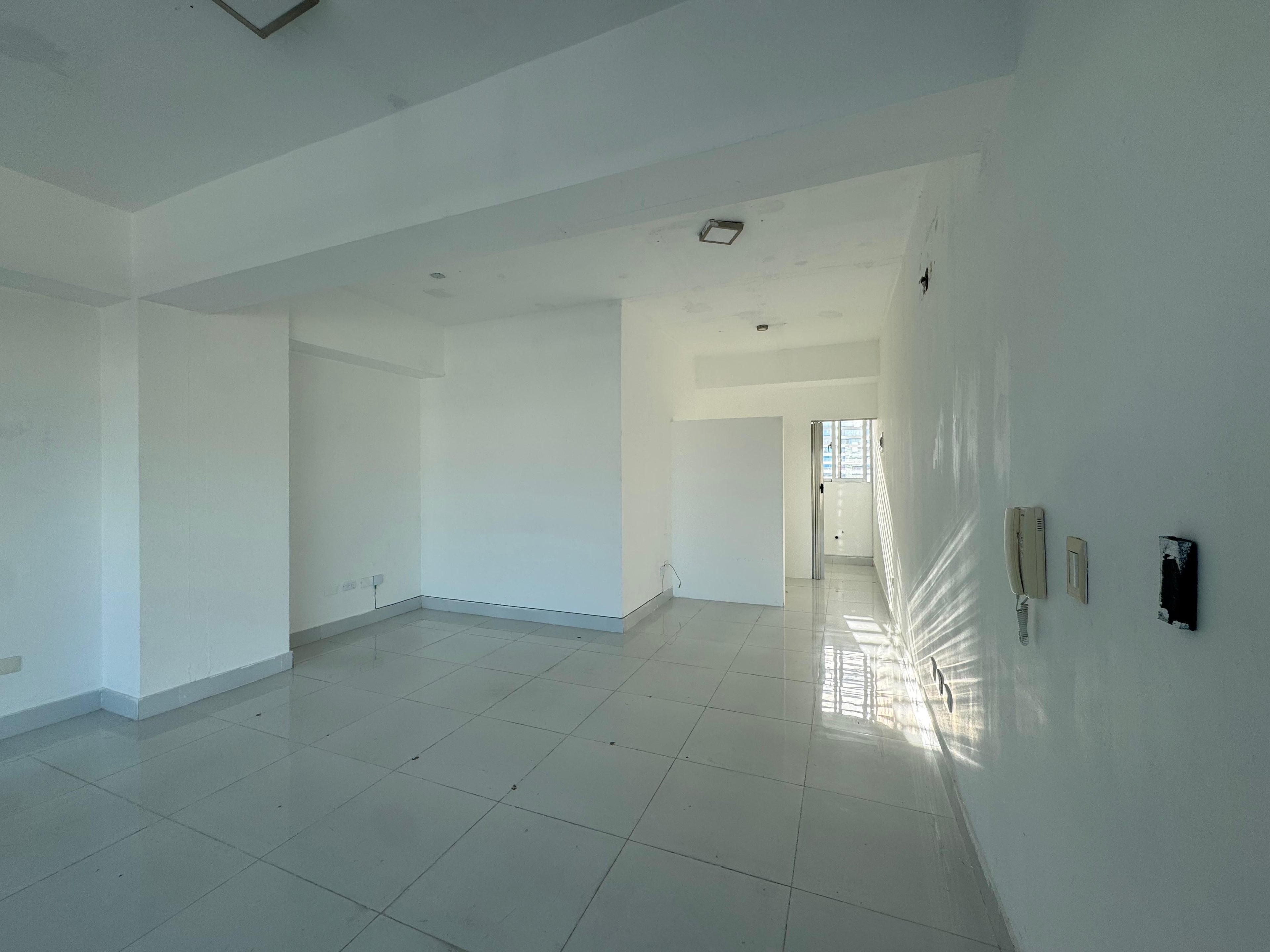 ALQUILO LOCAL EN PLAZA COMERCIAL MILLON