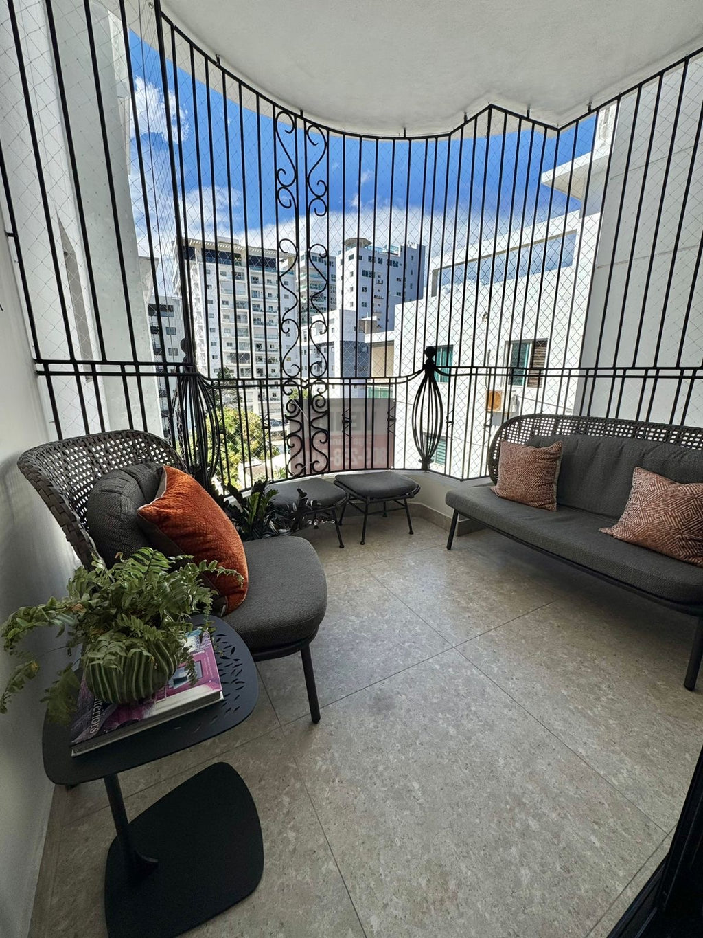 Espectacular Penthouse de 4 Habitaciones con Vista al Mar Urbanización Real