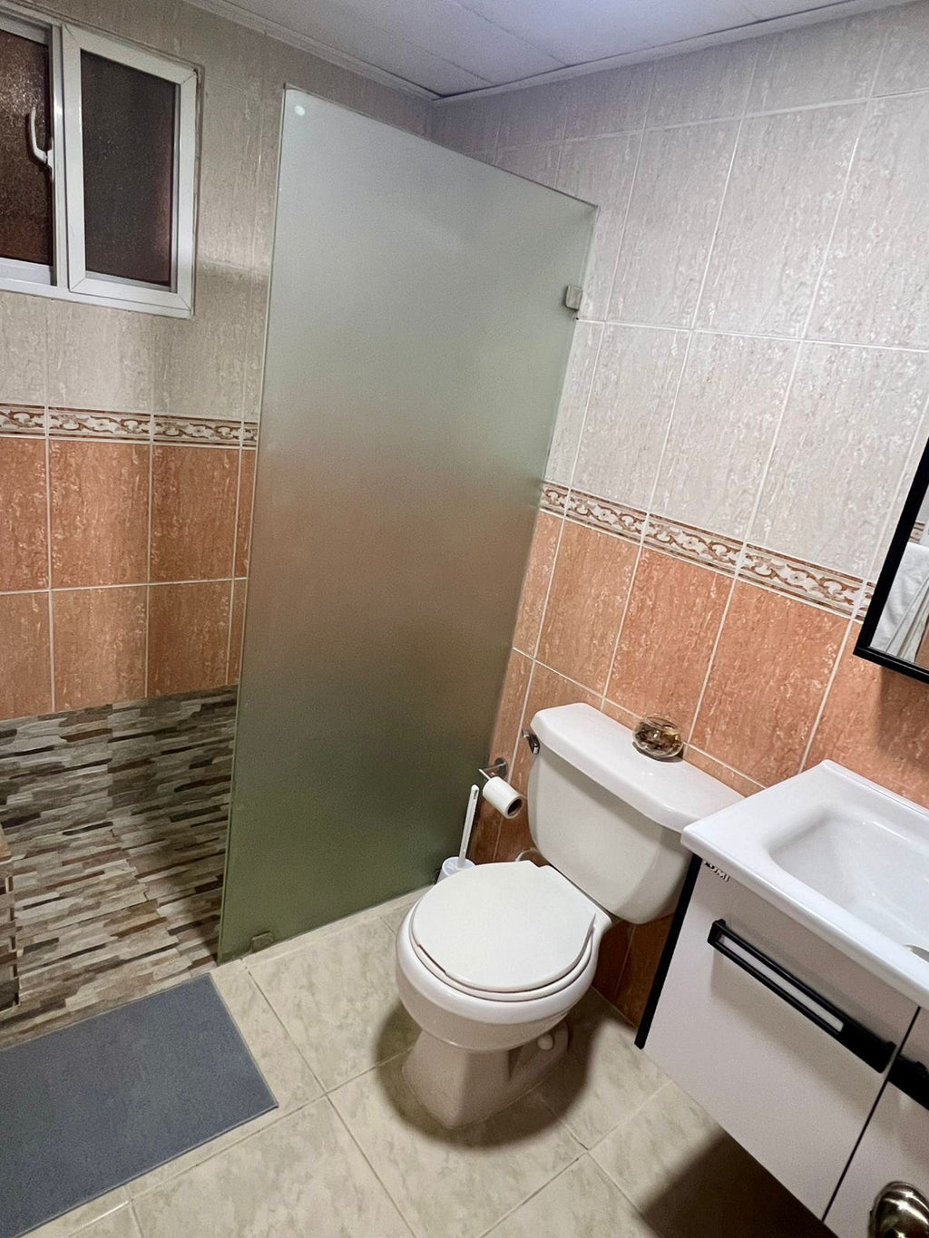 Vendo apartamento Urb. Tropical Independencia
120 metros.