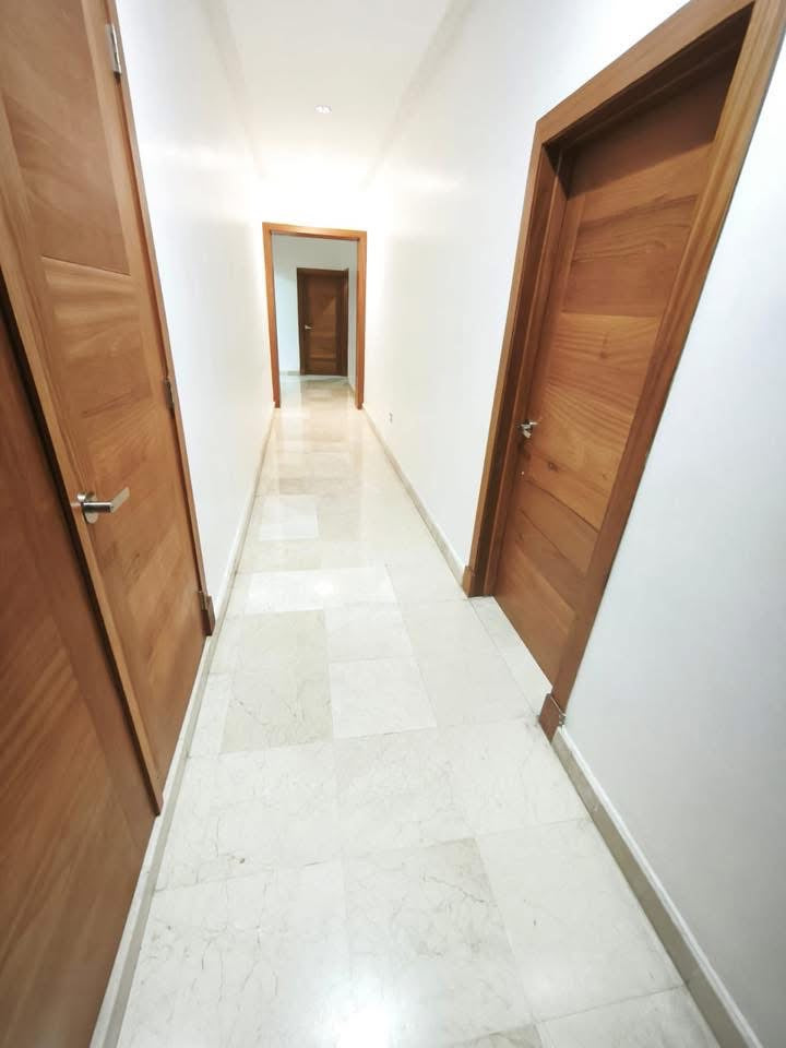 Vendo apartamento en Naco 2da con terraza con ubicación estratégica con salida Rápida a la próximo 27 de Febrero Av. Tiradentes