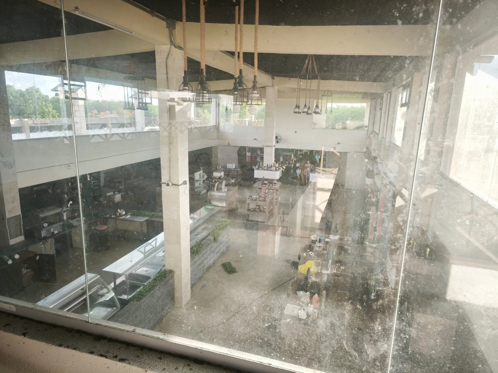 VENDO PARADOR AUTOPISTA DEL ESTE
