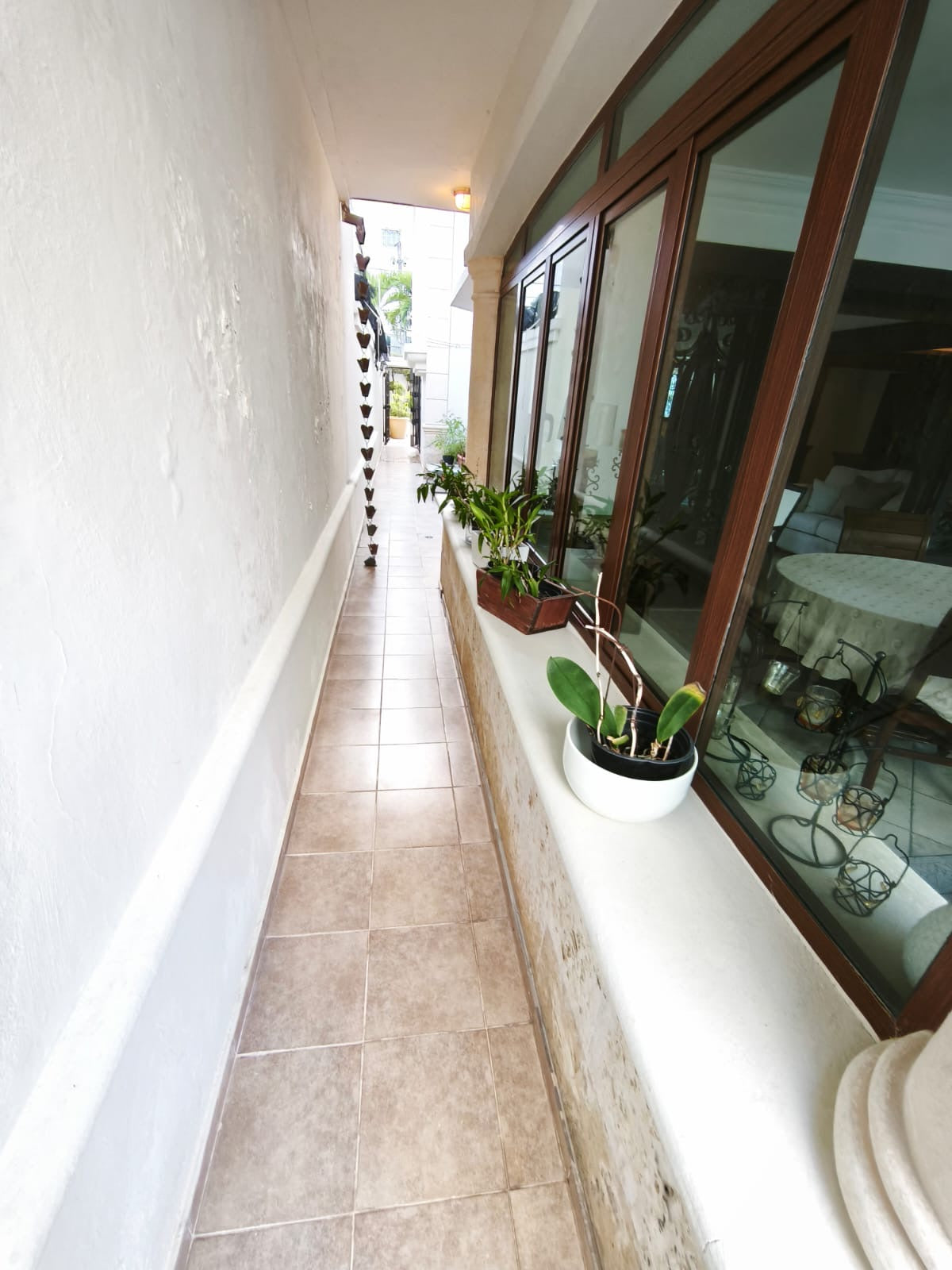 Alquilo casa de dos niveles en Los Cacicazgos