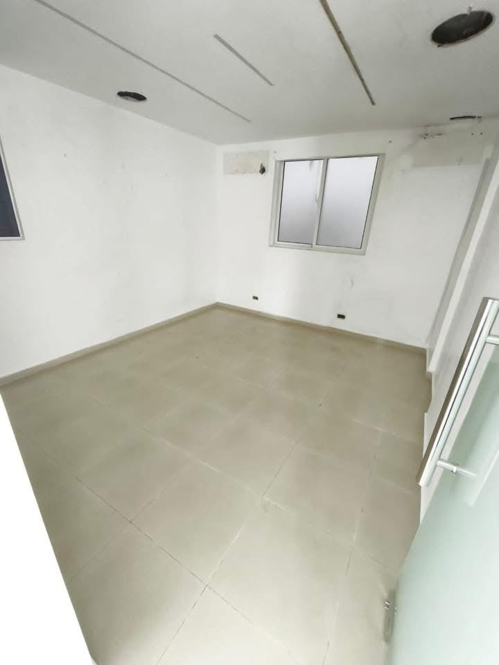 Alquilo Local Comercial 
Av. Rómulo Betancourt