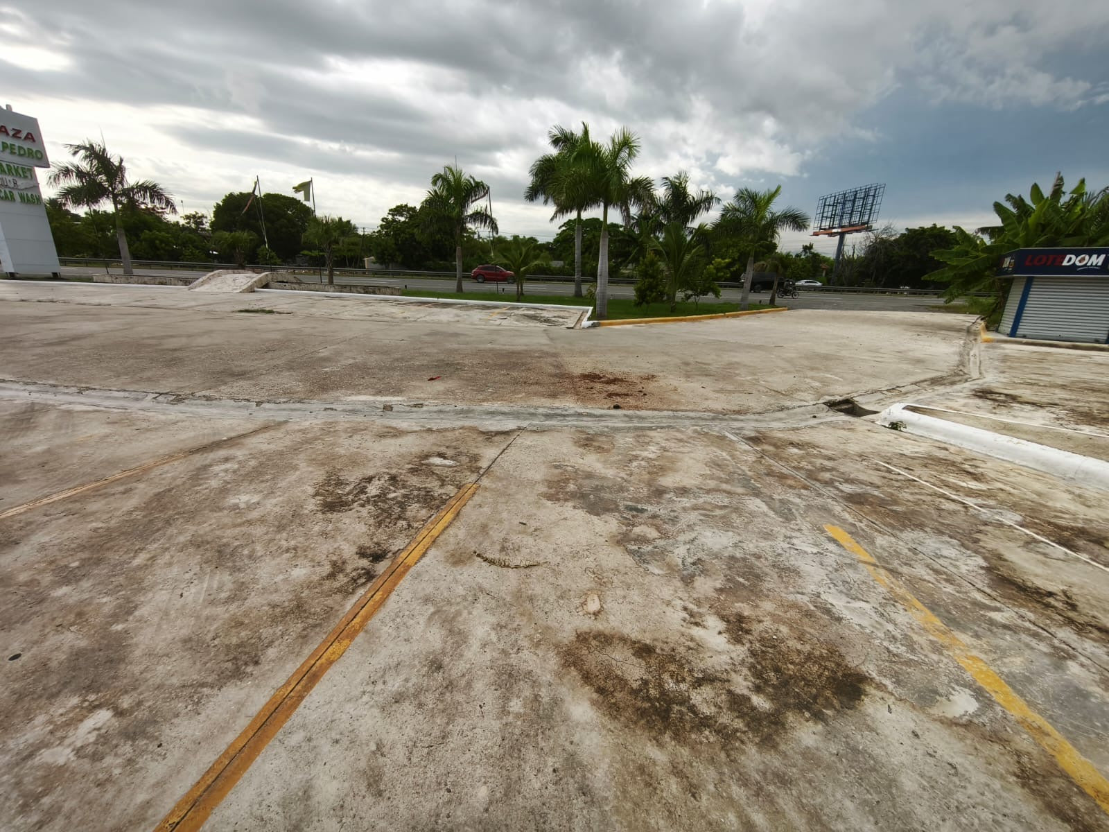 VENDO PARADOR AUTOPISTA DEL ESTE