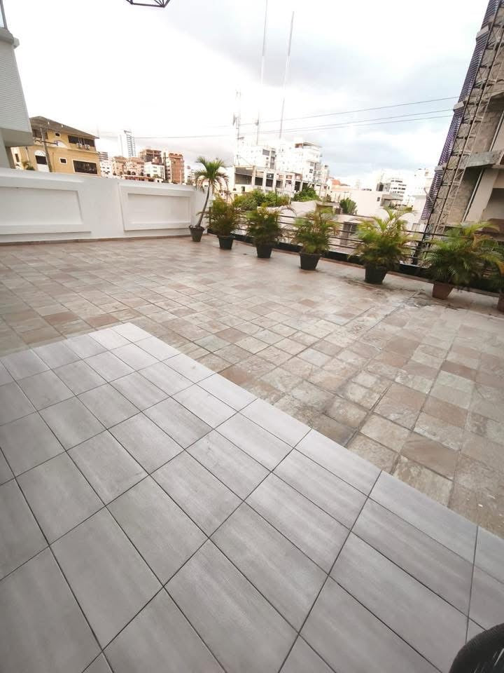 Vendo apartamento en Naco 2da con terraza con ubicación estratégica con salida Rápida a la próximo 27 de Febrero Av. Tiradentes
