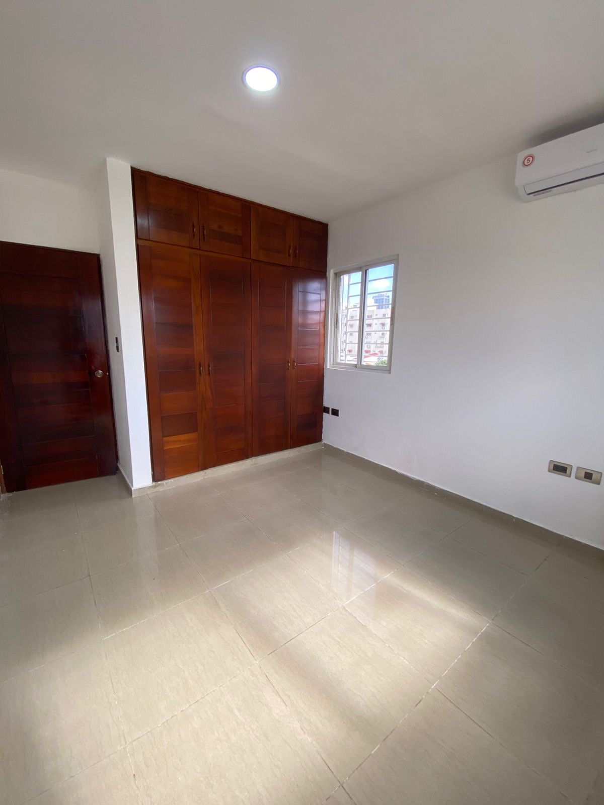 Se vende apartamento de 2 habitaciones en Evaristo Morales
