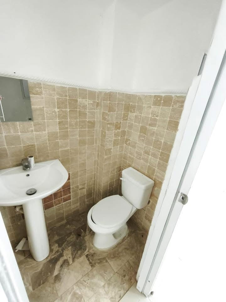 Alquilo Local Comercial 
Av. Rómulo Betancourt