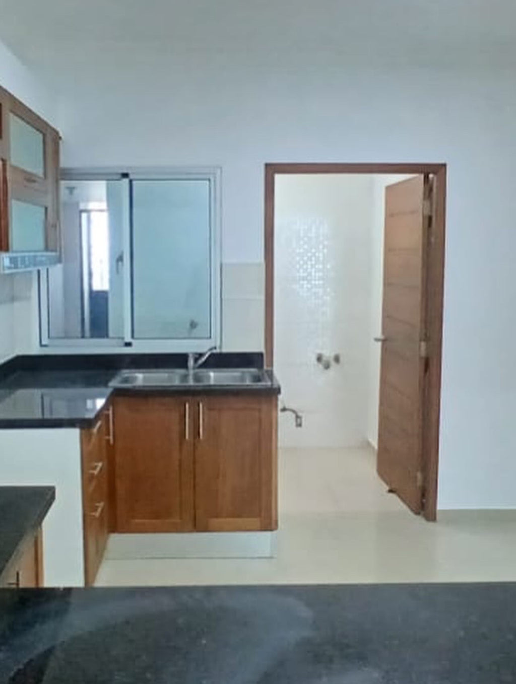 VENDO AMPLIO  APARTAMENTO EN PIANTINI