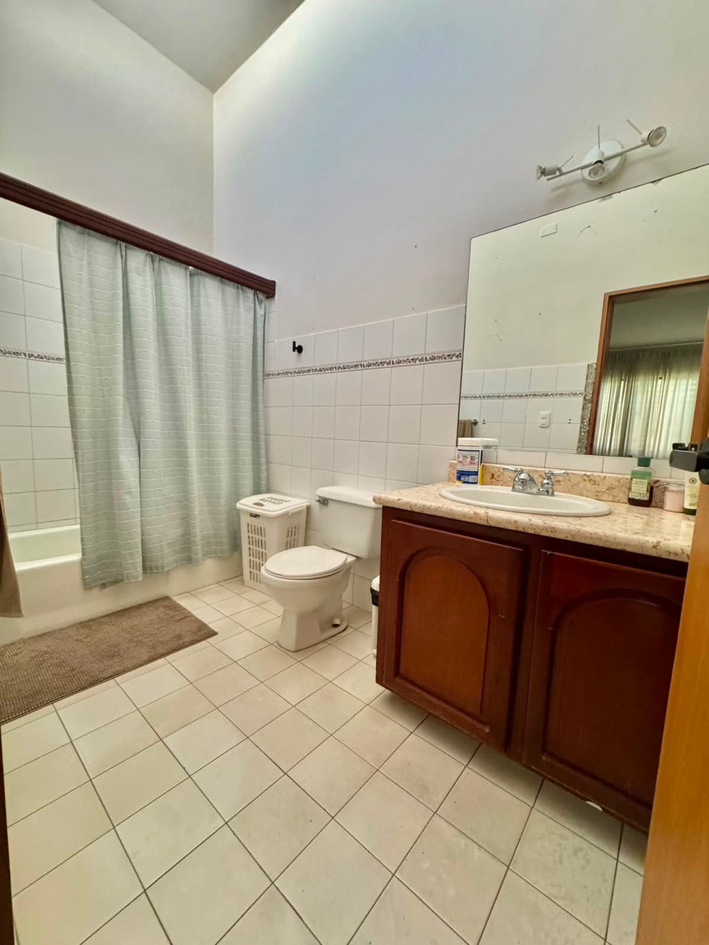 CASA EN VENTA EN LOS CACICAZGOS