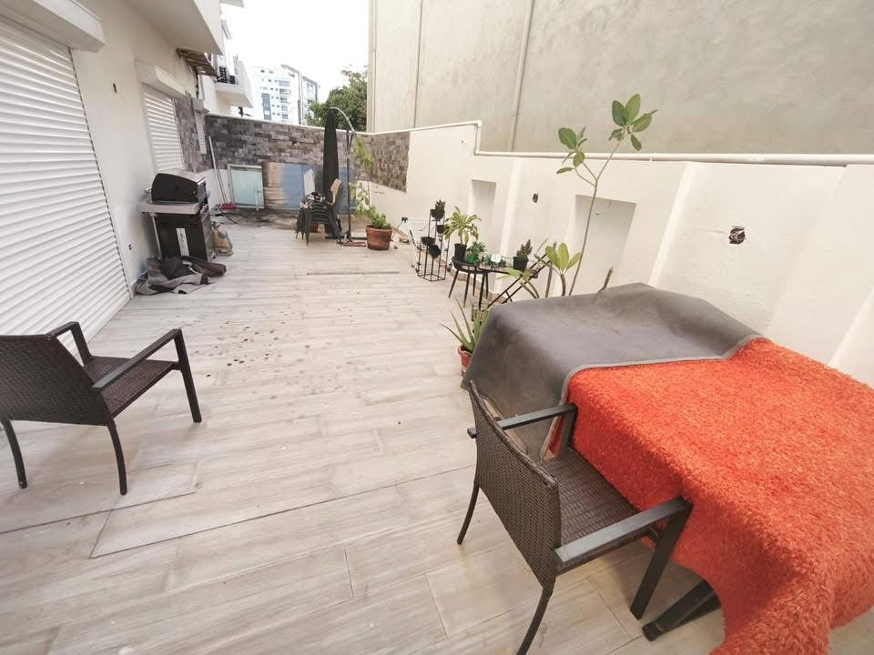 Vendo apartamento en Naco 2da con terraza con ubicación estratégica con salida Rápida a la próximo 27 de Febrero Av. Tiradentes