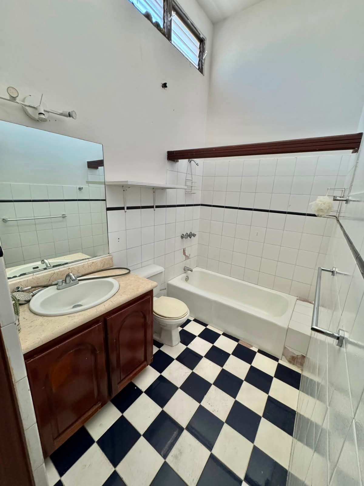 CASA EN VENTA EN LOS CACICAZGOS