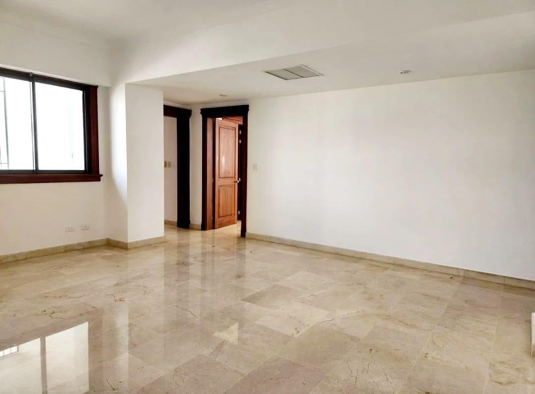 Alquilo apartamento en la Av. Anacaona