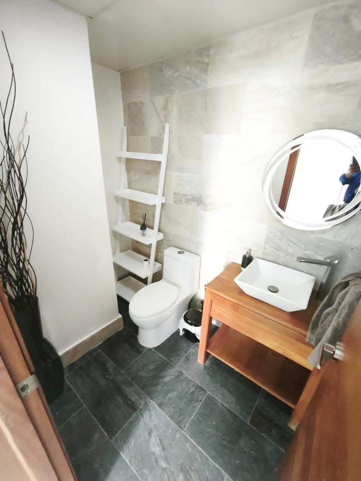Vendo apartamento en Naco 2da con terraza con ubicación estratégica con salida Rápida a la próximo 27 de Febrero Av. Tiradentes