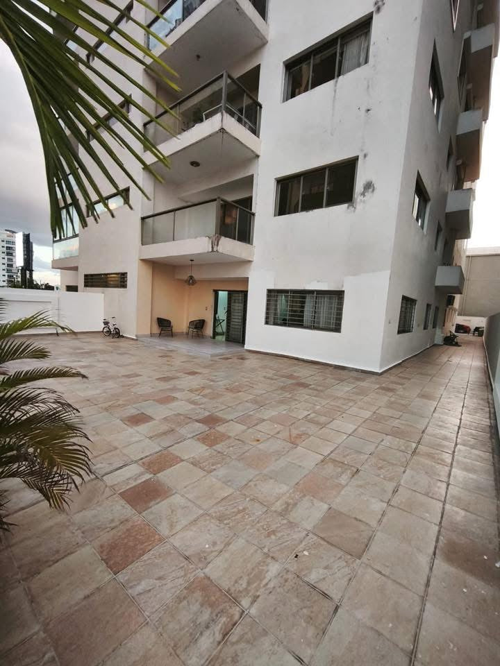 Vendo apartamento en Naco 2da con terraza con ubicación estratégica con salida Rápida a la próximo 27 de Febrero Av. Tiradentes